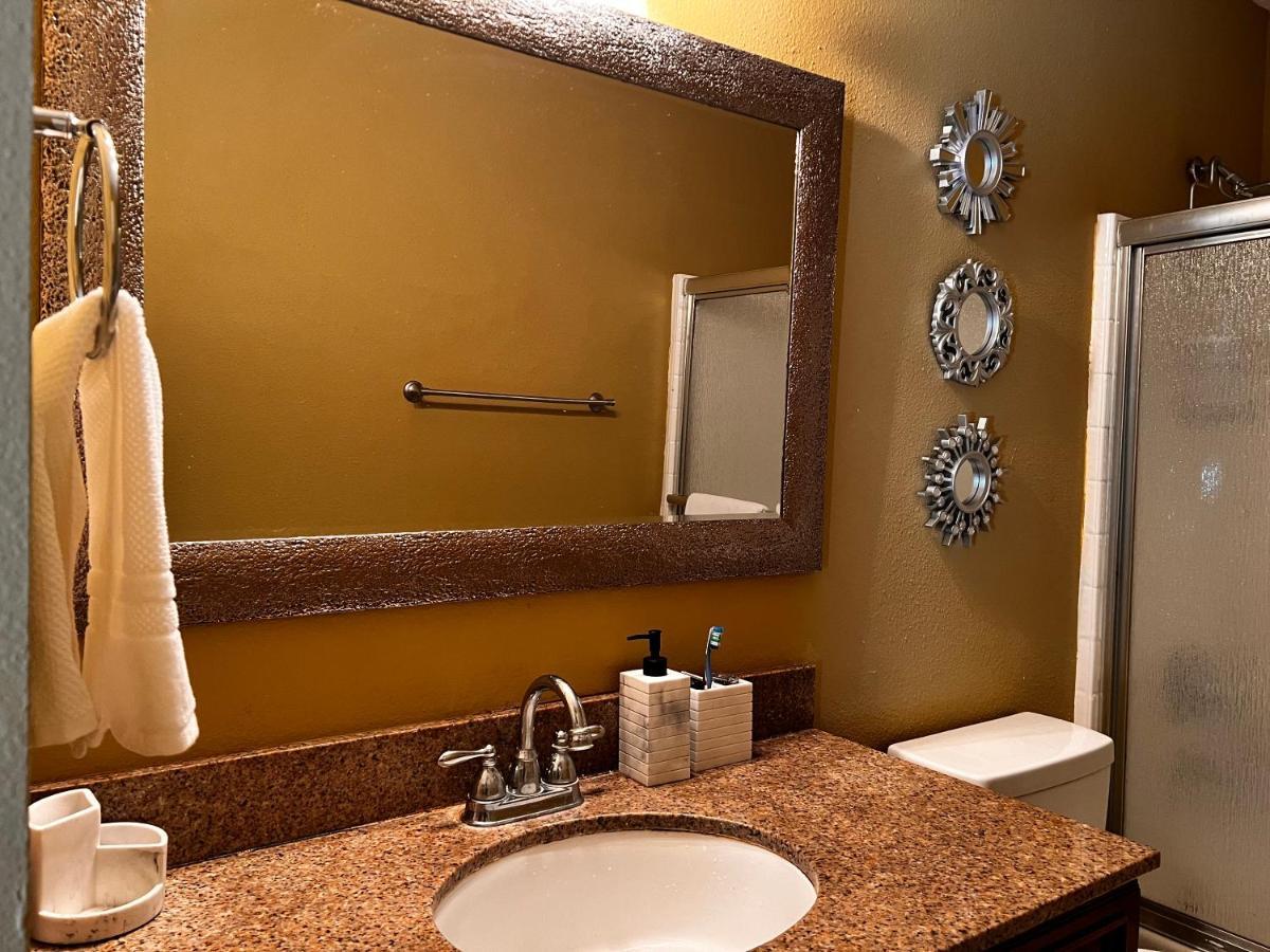 Spotless Guest Room With Shared Bathroom Orlando Exteriör bild