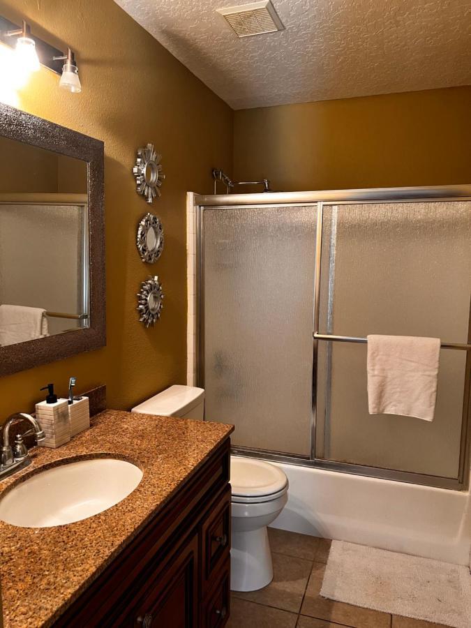Spotless Guest Room With Shared Bathroom Orlando Exteriör bild